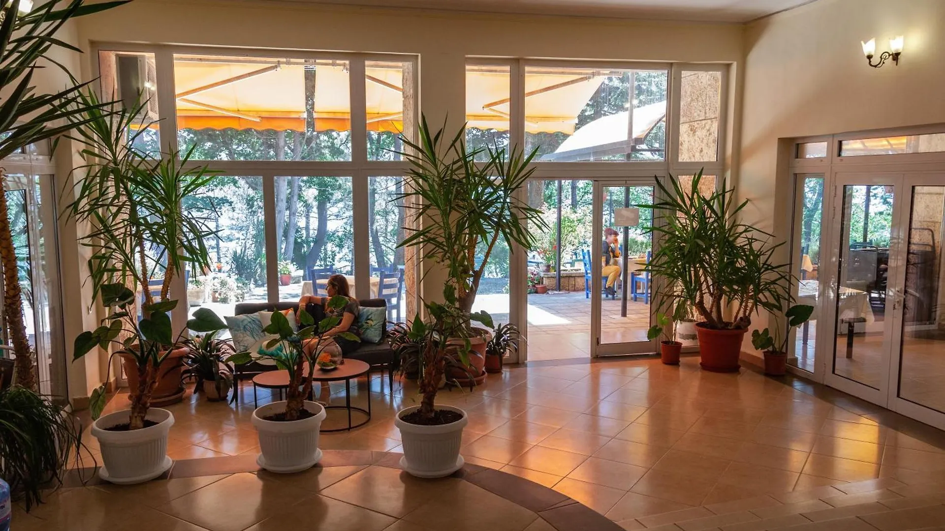Adis Holiday Inn Hotel Altın Kumlar